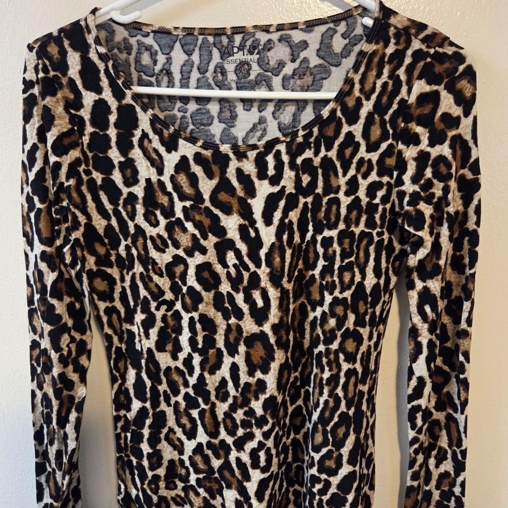 Super cute Apt. 9 Essentials long sleeve tee in a classic